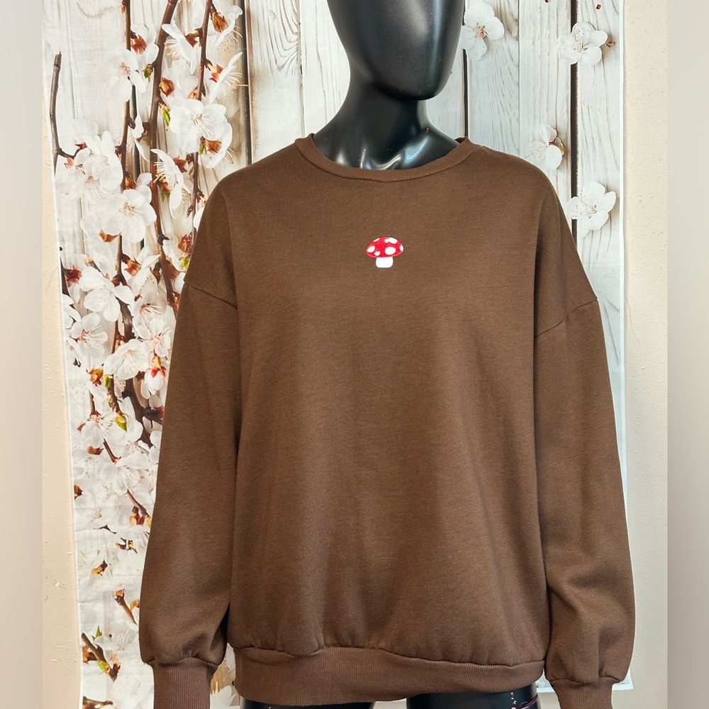 #0303 Women’s Brown Sweatshirt with Embroidered Mushroom S